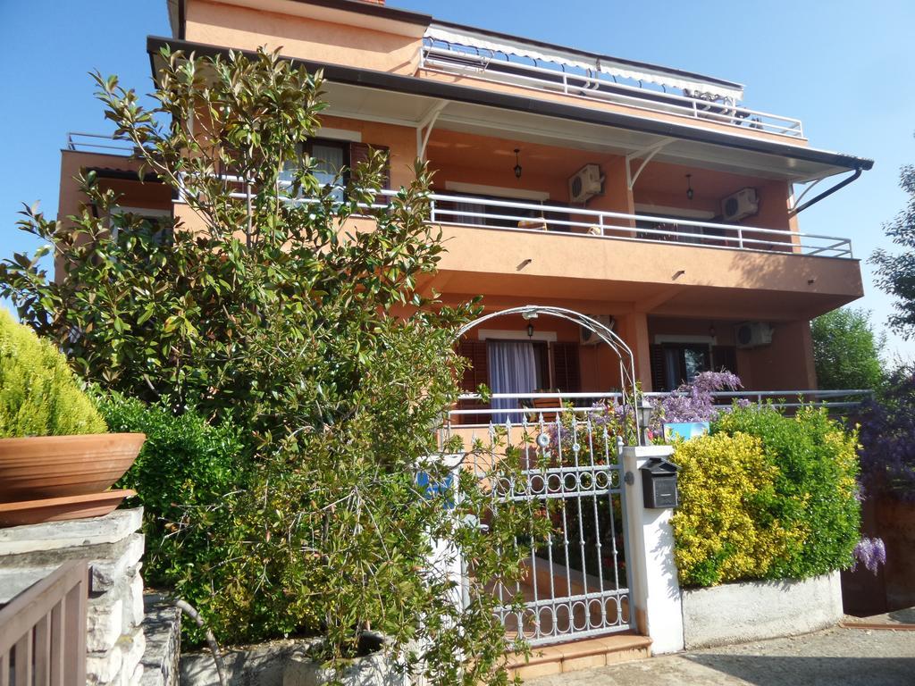 Apartmani Lina Umag Exteriör bild