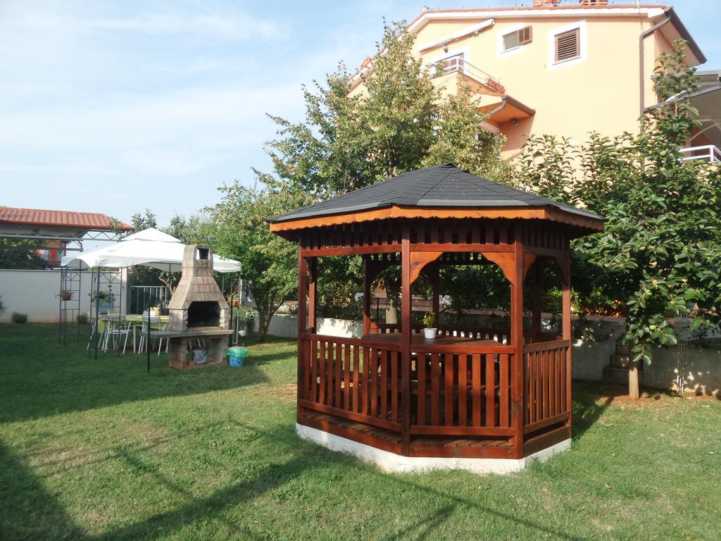 Apartmani Lina Umag Exteriör bild